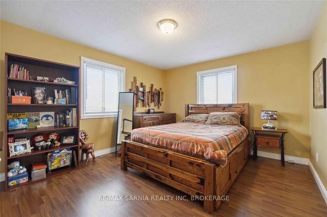 2231 Churchill Line, House detached with 4 bedrooms, 2 bathrooms and 10 parking in Sarnia ON | Image 9