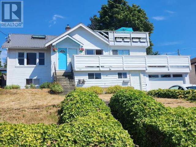 4516 Marine Ave, House detached with 4 bedrooms, 2 bathrooms and null parking in Powell River BC | Image 2