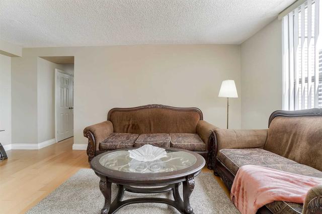 817 - 5 Parkway Forest Dr, Condo with 3 bedrooms, 2 bathrooms and 1 parking in Toronto ON | Image 6