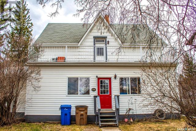 304 Broadway Avenue S, House detached with 6 bedrooms, 2 bathrooms and null parking in Melfort SK | Image 2