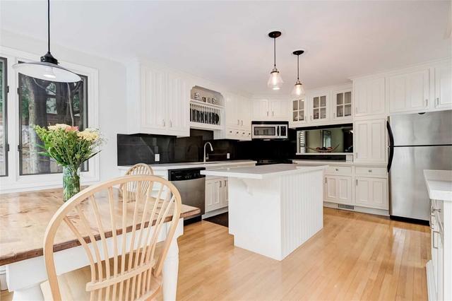 61 Teresa Dr, House detached with 3 bedrooms, 4 bathrooms and 6 parking in Whitby ON | Image 6