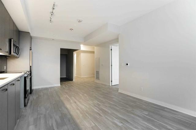 504 - 1630 Queen St E, Condo with 2 bedrooms, 2 bathrooms and 1 parking in Toronto ON | Image 3