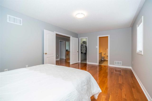 26 Bradbury Cres, House detached with 4 bedrooms, 3 bathrooms and 4 parking in Ajax ON | Image 13