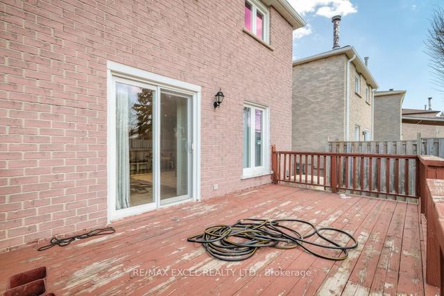 36 Hainsworth Crt, House attached with 3 bedrooms, 4 bathrooms and 6 parking in Markham ON | Image 32