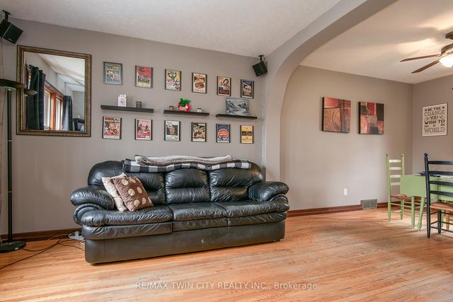 204 Kent Ave, House detached with 3 bedrooms, 1 bathrooms and 5 parking in Kitchener ON | Image 4
