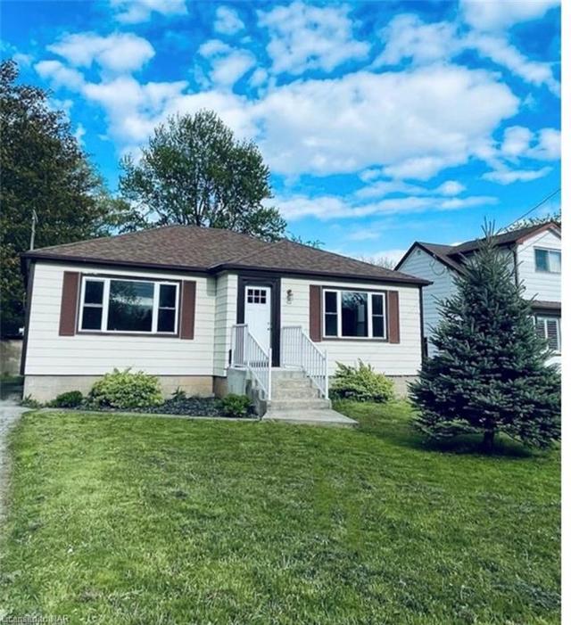 6746 Betty Avenue, House detached with 3 bedrooms, 1 bathrooms and 3 parking in Niagara Falls ON | Image 2