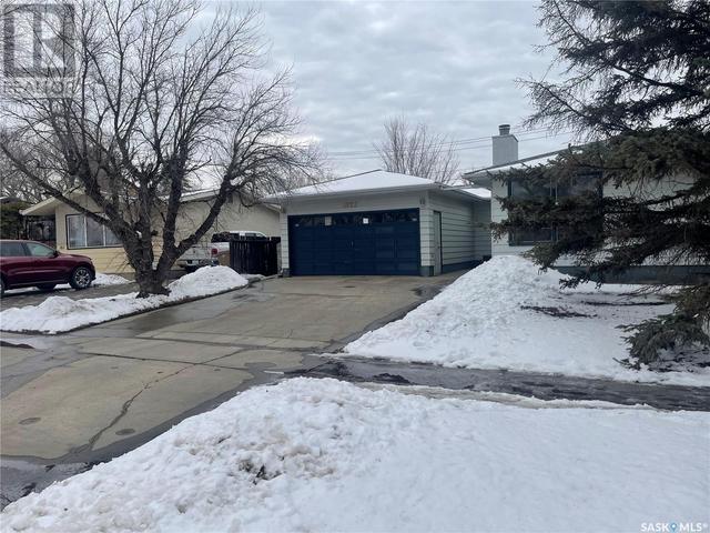 1623 Macpherson Avenue, House detached with 5 bedrooms, 2 bathrooms and null parking in Regina SK | Image 1