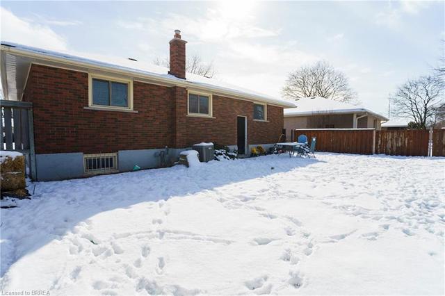 45 Buckingham Street, House detached with 2 bedrooms, 1 bathrooms and 6 parking in Brantford ON | Image 28