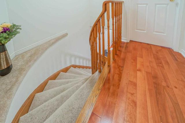 738 Winterton Way, Townhouse with 3 bedrooms, 4 bathrooms and 3 parking in Mississauga ON | Image 8