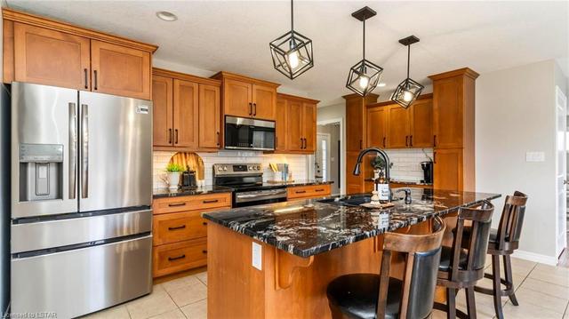 513 Juliana Drive Drive, House detached with 4 bedrooms, 3 bathrooms and 8 parking in Strathroy Caradoc ON | Image 5