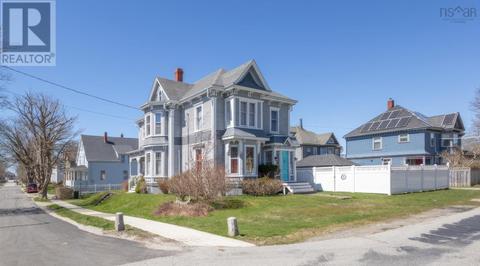 52 Park Street, House detached with 4 bedrooms, 1 bathrooms and null parking in Yarmouth NS | Card Image