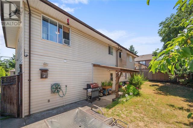 4116 Glanford Ave, House detached with 8 bedrooms, 4 bathrooms and 6 parking in Saanich BC | Image 18