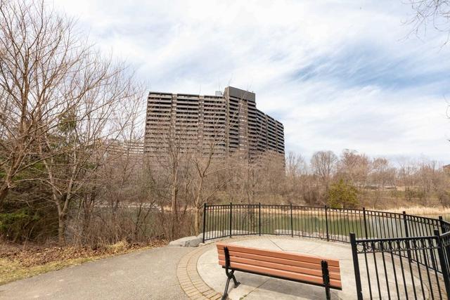 310 - 11 Wincott Dr, Condo with 3 bedrooms, 2 bathrooms and 1 parking in Toronto ON | Image 11