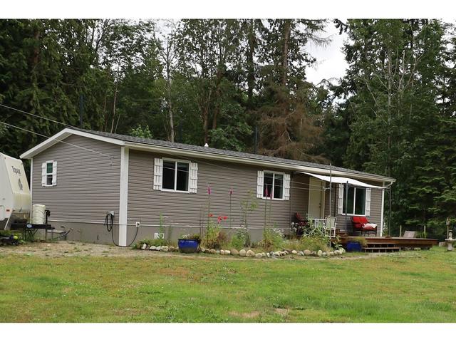 4206 Sunshine Coast Highway, House detached with 2 bedrooms, 2 bathrooms and null parking in Sechelt BC | Card Image
