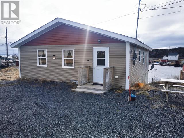 10 Tickle Point Road, House detached with 2 bedrooms, 1 bathrooms and null parking in Change Islands NL | Image 31