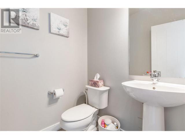 1040 Holden Road, House detached with 4 bedrooms, 2 bathrooms and 1 parking in Penticton BC | Image 21