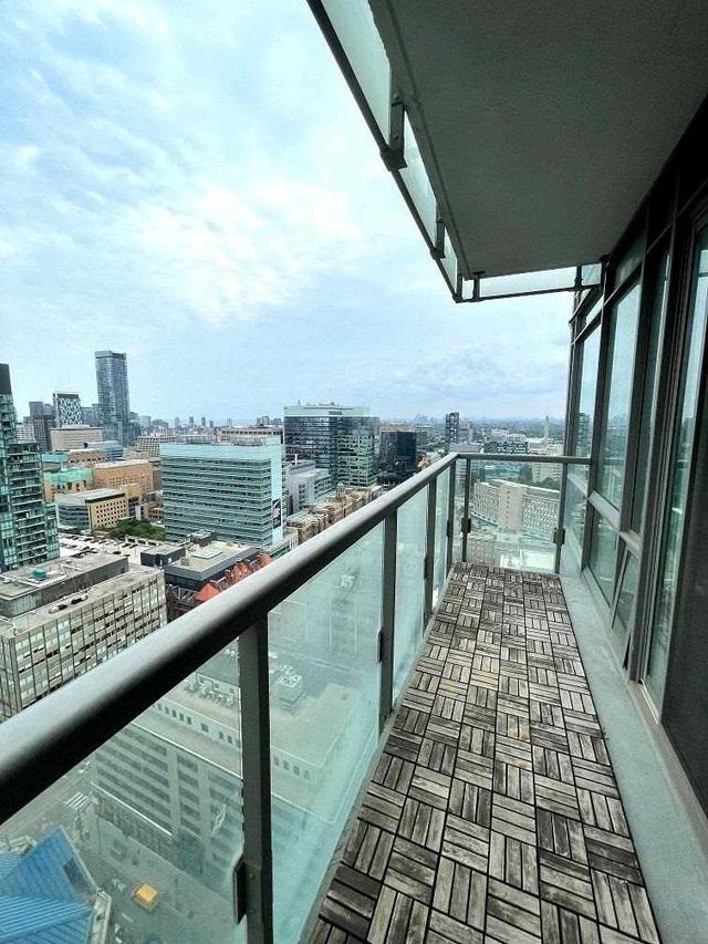 3003 - 38 Grenville St, Condo with 2 bedrooms, 2 bathrooms and 1 parking in Toronto ON | Image 8