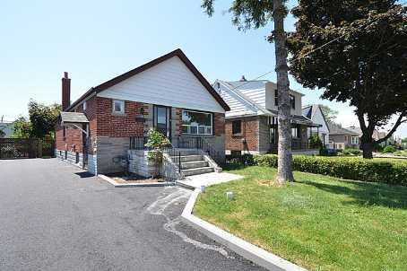 79 Yardley Ave, House detached with 3 bedrooms, 3 bathrooms and 3 parking in Toronto ON | Image 1