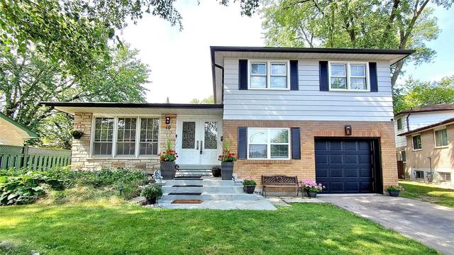 40 Donnacona Cres, House detached with 4 bedrooms, 2 bathrooms and 3 parking in Toronto ON | Image 1