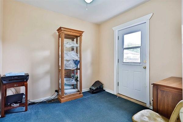 toronto - 36 Eringate Dr, House detached with 3 bedrooms, 2 bathrooms and 2 parking in Toronto ON | Image 2