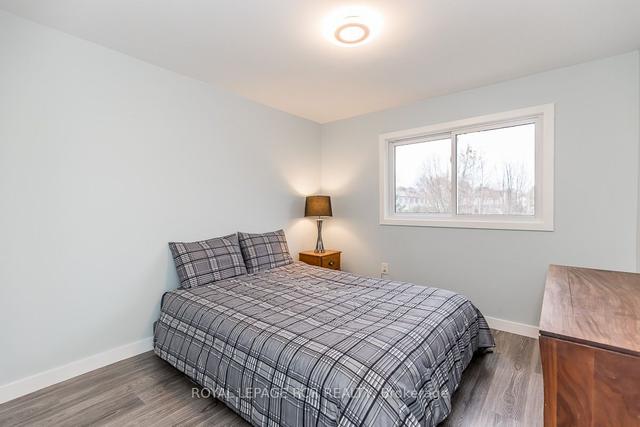 76 Burns Circ, House attached with 3 bedrooms, 2 bathrooms and 3 parking in Barrie ON | Image 9