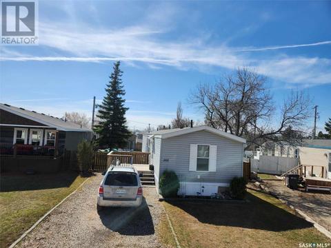 305 5th Avenue, Home with 3 bedrooms, 2 bathrooms and null parking in Caronport SK | Card Image