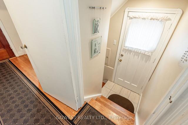 18 Worthington Cres, House detached with 2 bedrooms, 2 bathrooms and 5 parking in Toronto ON | Image 17