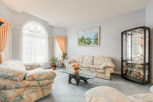 238 Highglen Ave, House detached with 4 bedrooms, 5 bathrooms and 5 parking in Markham ON | Image 2