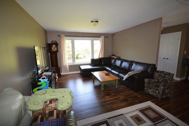 9755 Old Shiloh Rd, House detached with 3 bedrooms, 2 bathrooms and 10 parking in Georgina ON | Image 2