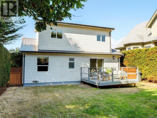 1665 Foul Bay Rd, House detached with 4 bedrooms, 2 bathrooms and 2 parking in Oak Bay BC | Image 13
