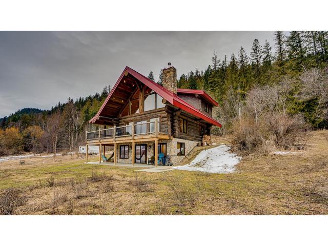 682 Lower Inonoaklin Rd, House detached with 3 bedrooms, 3 bathrooms and 10 parking in Central Kootenay K BC | Image 37