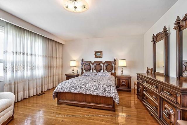 31 Islay Crt, House detached with 3 bedrooms, 2 bathrooms and 6 parking in Toronto ON | Image 11