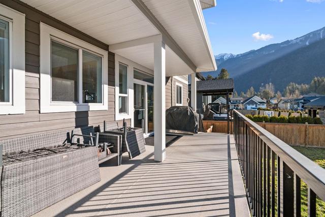 52706 Stonewood Place, House detached with 5 bedrooms, 4 bathrooms and null parking in Fraser Valley D BC | Image 6