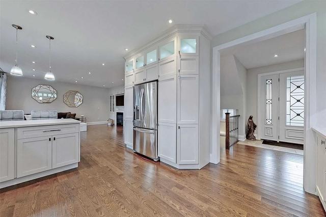146 Colonel Danforth Tr, House detached with 4 bedrooms, 5 bathrooms and 6 parking in Toronto ON | Image 4