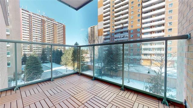 307 - 15 Michael Power Pl, Condo with 3 bedrooms, 2 bathrooms and 1 parking in Toronto ON | Image 11