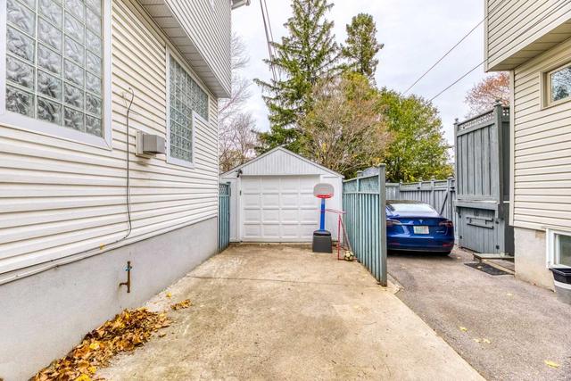 224 Bowood Ave, House detached with 3 bedrooms, 3 bathrooms and 2 parking in Toronto ON | Image 23