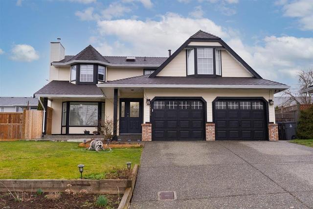 14235 70 Avenue, House detached with 9 bedrooms, 5 bathrooms and 5 parking in Surrey BC | Card Image