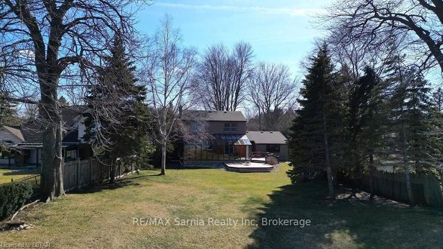 2337 Passingham Dr, House detached with 3 bedrooms, 2 bathrooms and 8 parking in Sarnia ON | Image 35