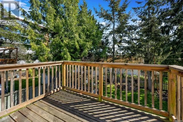 415 Boleskine Rd, House detached with 5 bedrooms, 2 bathrooms and 1 parking in Saanich BC | Image 24