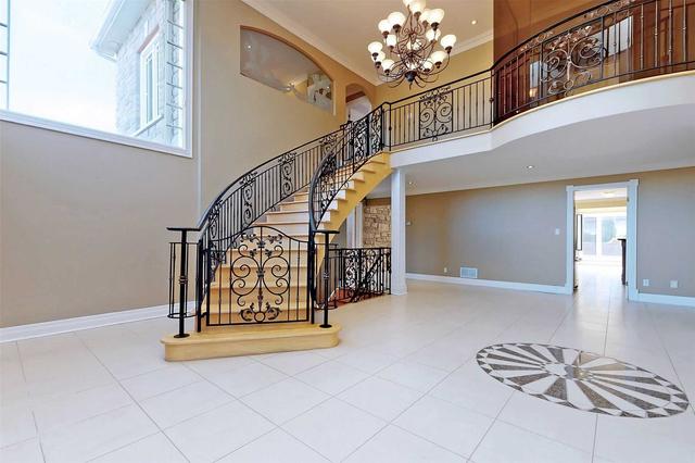 775 Woodland Acres Cres, House detached with 7 bedrooms, 10 bathrooms and 15 parking in Vaughan ON | Image 3
