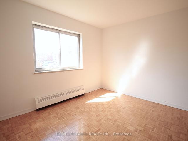 202 - 165 Colborne Ave, Condo with 2 bedrooms, 1 bathrooms and 1 parking in Richmond Hill ON | Image 2