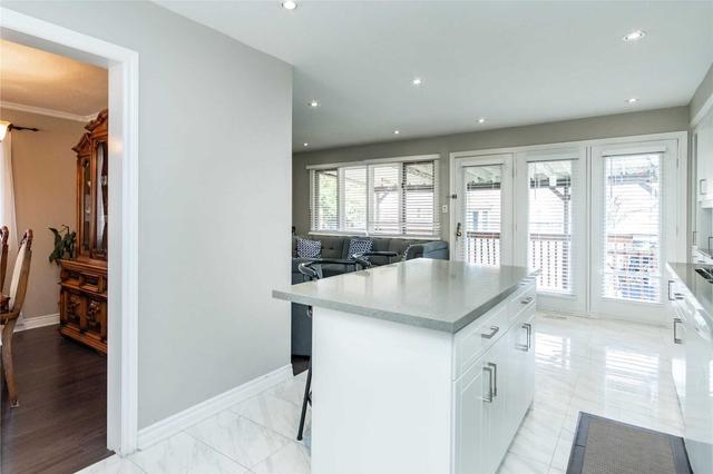 64 Leeward Dr, House detached with 3 bedrooms, 3 bathrooms and 4 parking in Brampton ON | Image 4