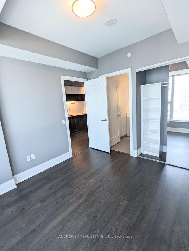 5702 - 10 York St, Condo with 1 bedrooms, 2 bathrooms and 0 parking in Toronto ON | Image 4
