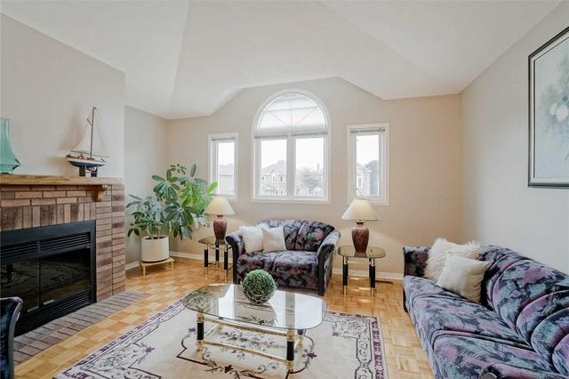 107 Valonia Dr, House detached with 3 bedrooms, 3 bathrooms and 5 parking in Brampton ON | Image 3