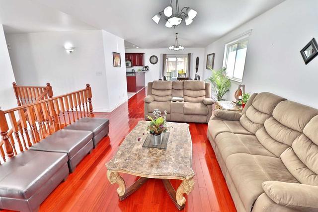 2326 Virginia Park Ave, House detached with 3 bedrooms, 3 bathrooms and 8 parking in Windsor ON | Image 5