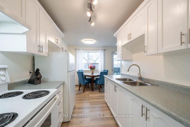 502 - 2411 New St, Condo with 2 bedrooms, 1 bathrooms and 1 parking in Burlington ON | Image 3