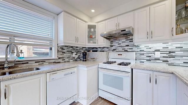 54 Lowcrest Blvd, House detached with 3 bedrooms, 4 bathrooms and 4 parking in Toronto ON | Image 2