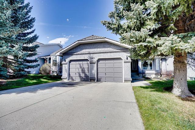 140 Harvest Hills Drive Ne, House detached with 5 bedrooms, 3 bathrooms and 4 parking in Calgary AB | Card Image