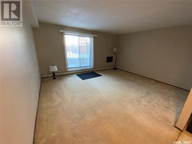 102 - 314 11th Street E, Condo with 2 bedrooms, 1 bathrooms and null parking in Prince Albert SK | Image 3