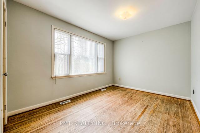 main - 124 Edinborough Crt, House other with 3 bedrooms, 1 bathrooms and 1 parking in Toronto ON | Image 8